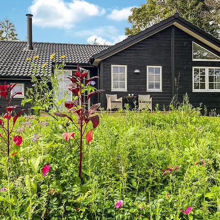 3 Bedroom Awesome In Dom wakacyjny *