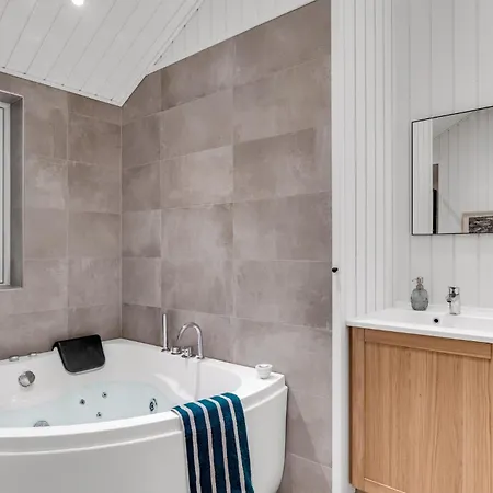 Dom wakacyjny 3 Bedroom Awesome In *