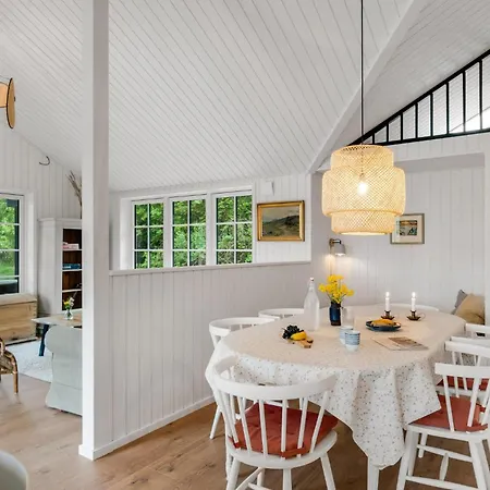 3 Bedroom Awesome In *